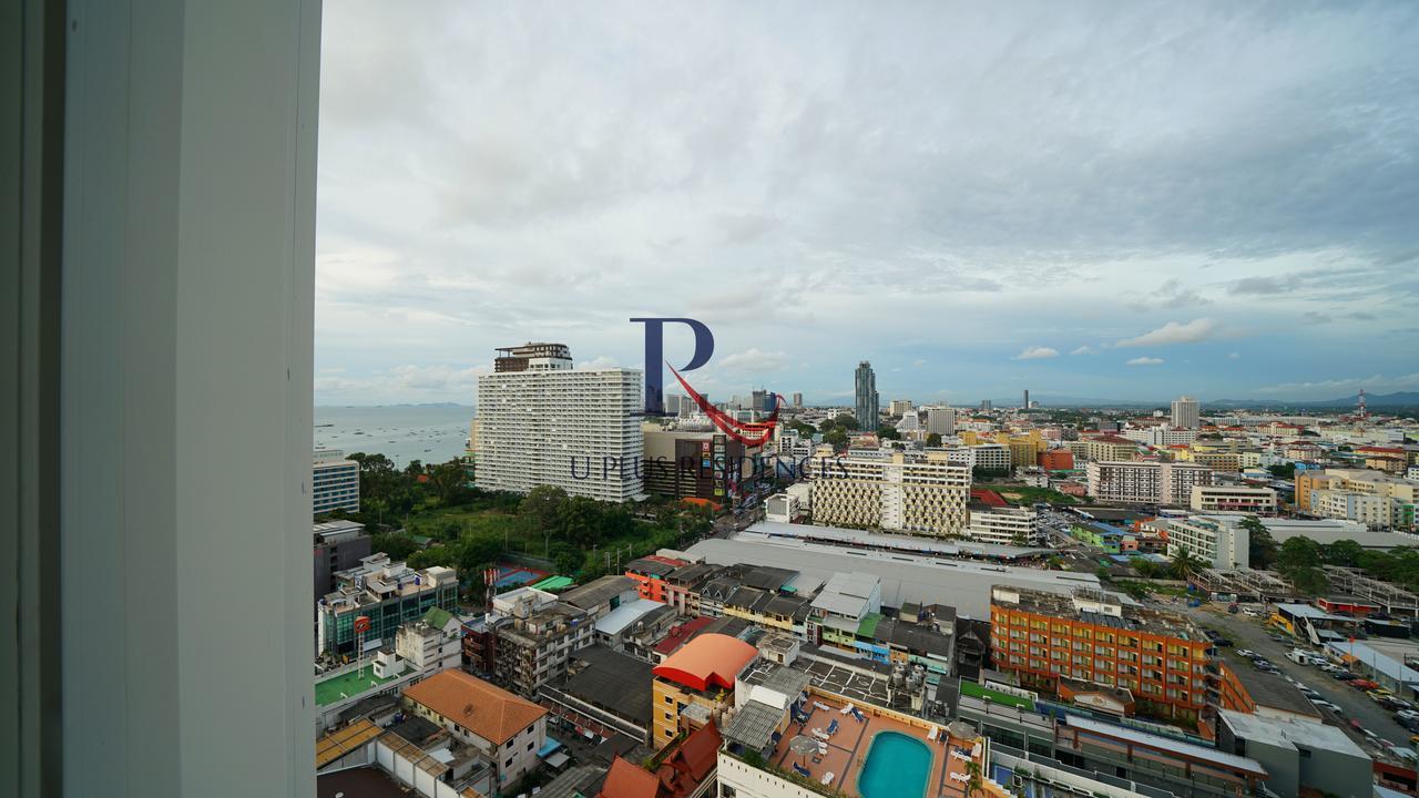 The Base Pattaya Apartment Luaran gambar